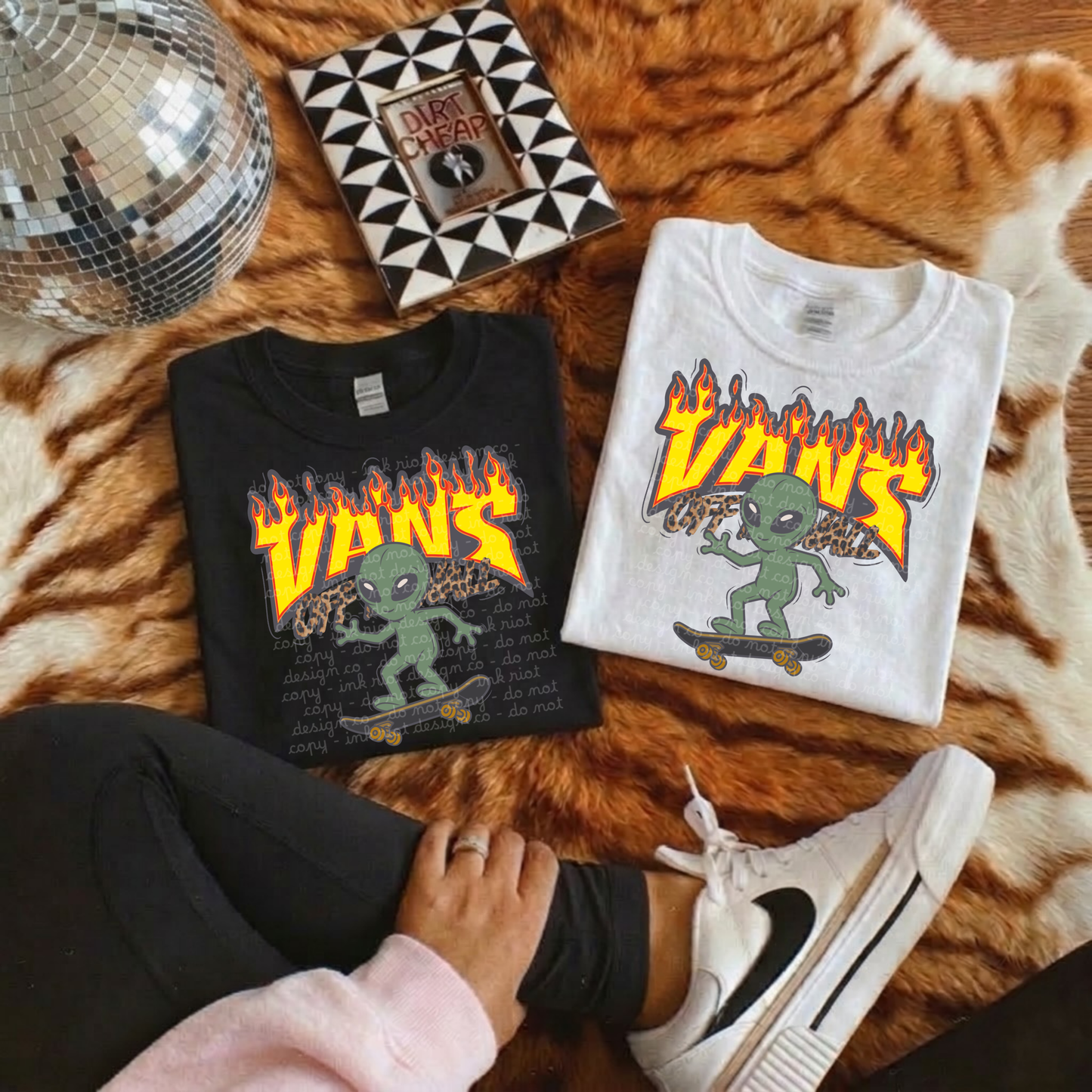 Alien & Skateboard