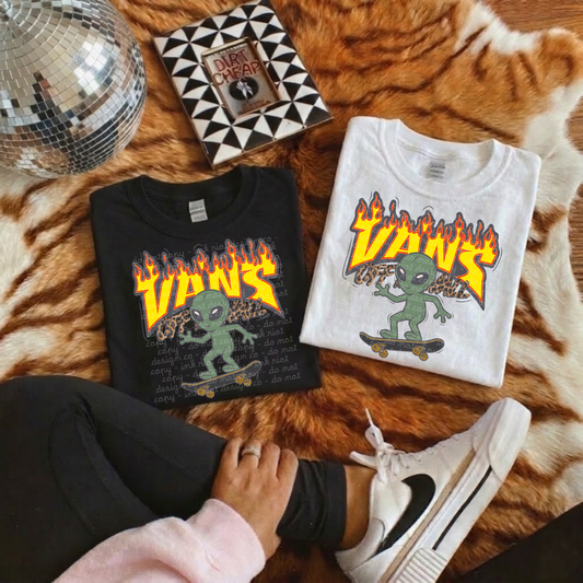 Alien & Skateboard